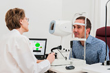 modernste Geräte: Augenarzt Dr. Gruber